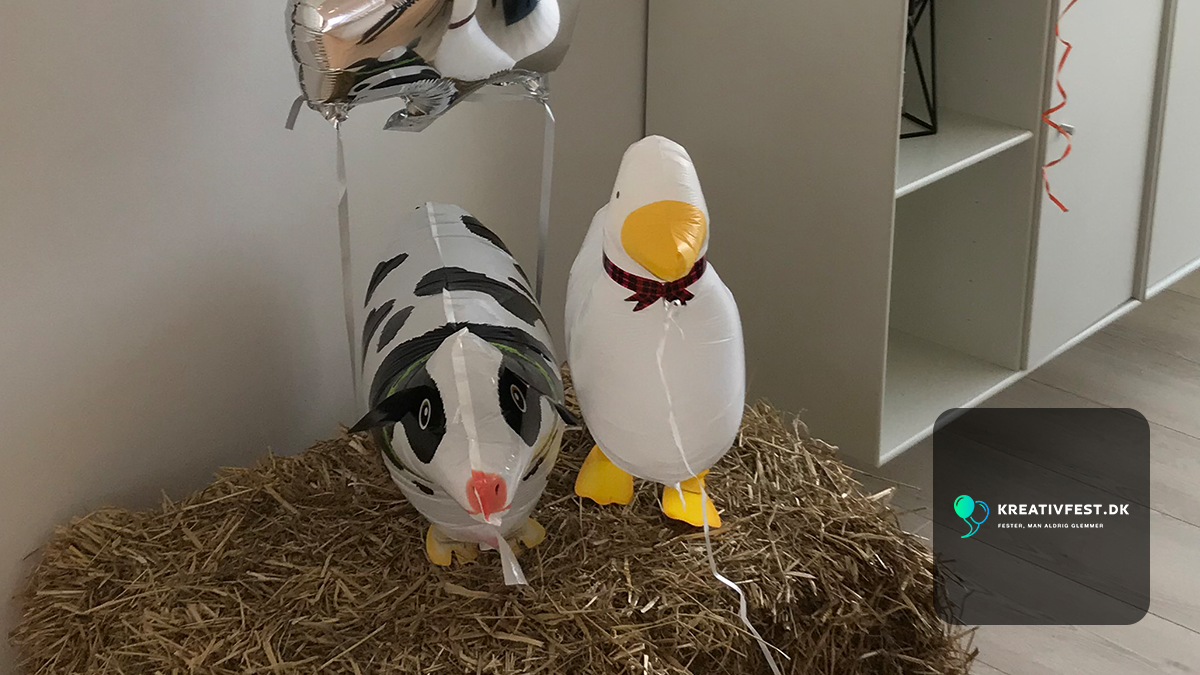 Farm animal decorations on the treat trays for the nursery party