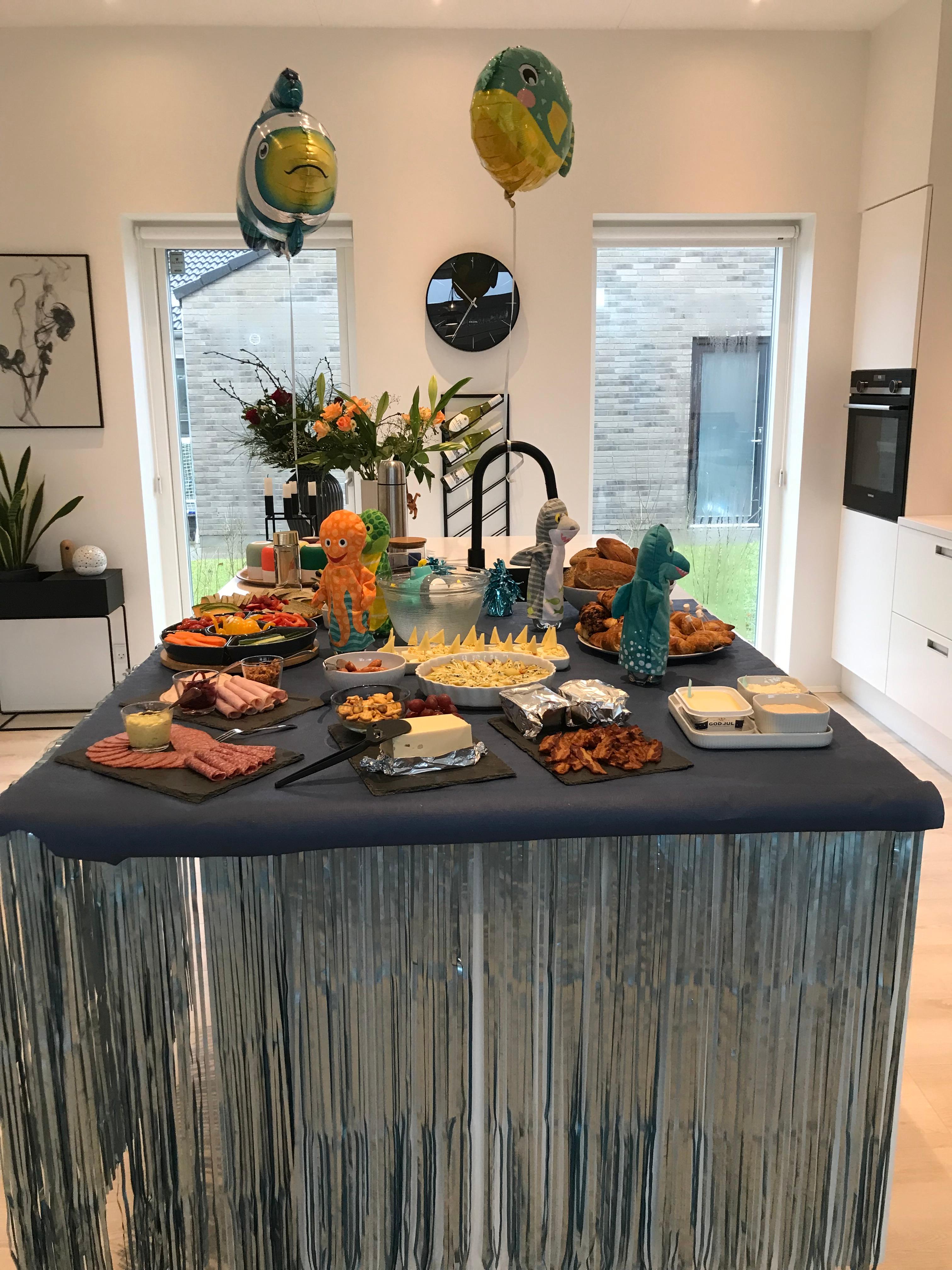 Under the Sea themed table decorations with blue tablecloth