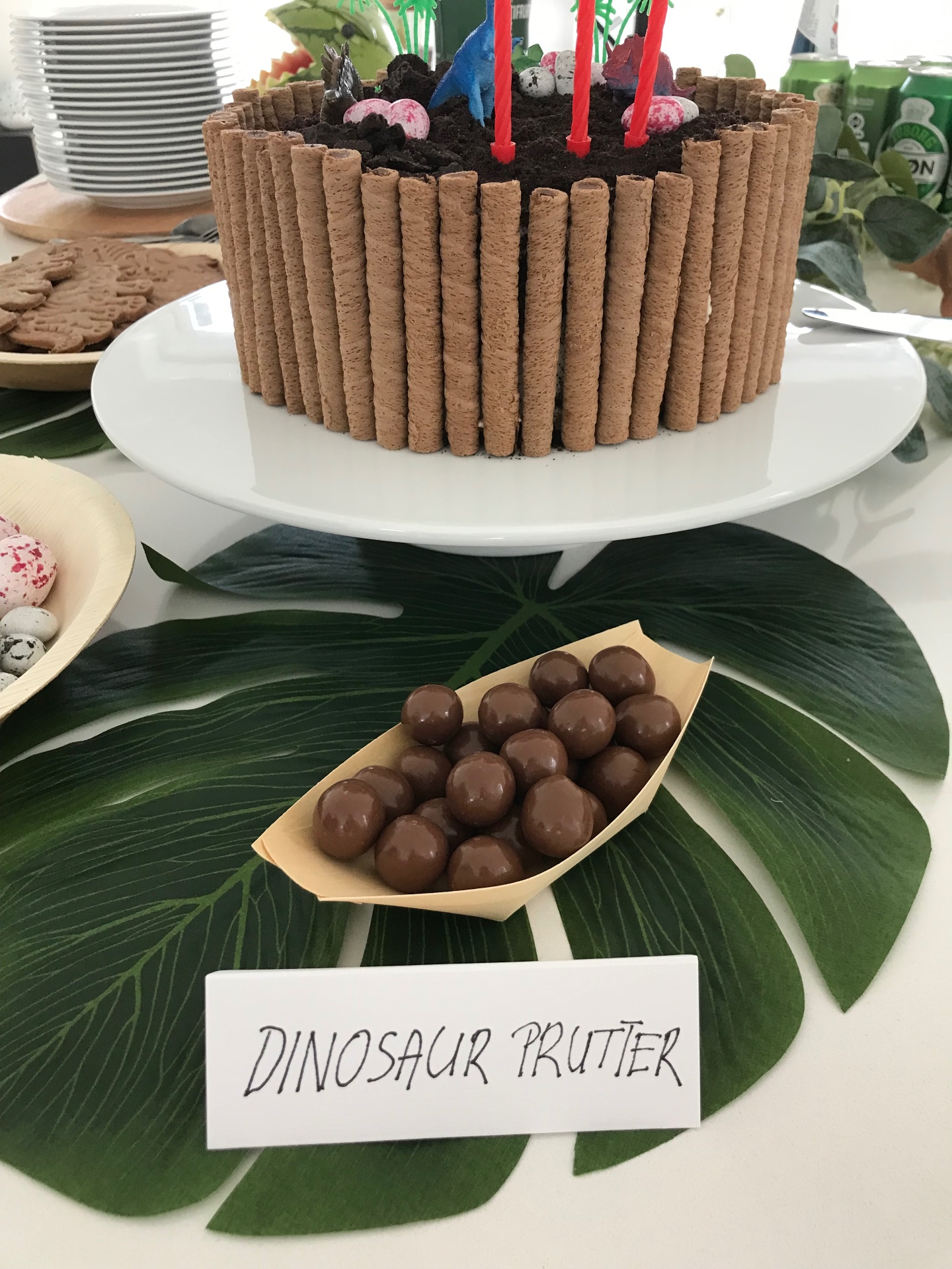 Chokoladekugler med skiltet dinosaur-prutter